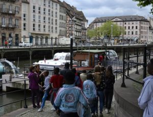 accueil-delegation-ecole-congolaise-2017-en-bateau-mouche