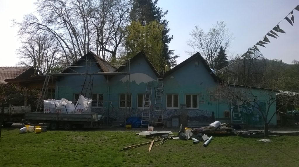 The dining hall during the roofing work