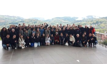 Photo de groupe retouchée